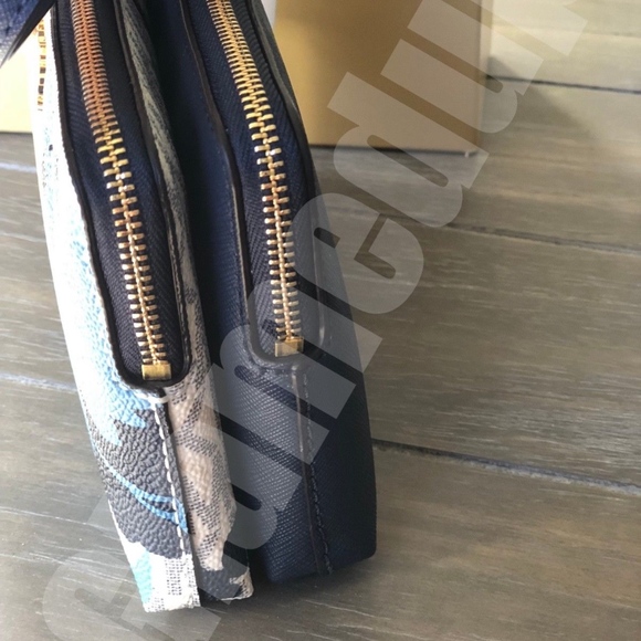 LAST ONE! Michael Kors Large Double Wristlet - Picture 3 of 8